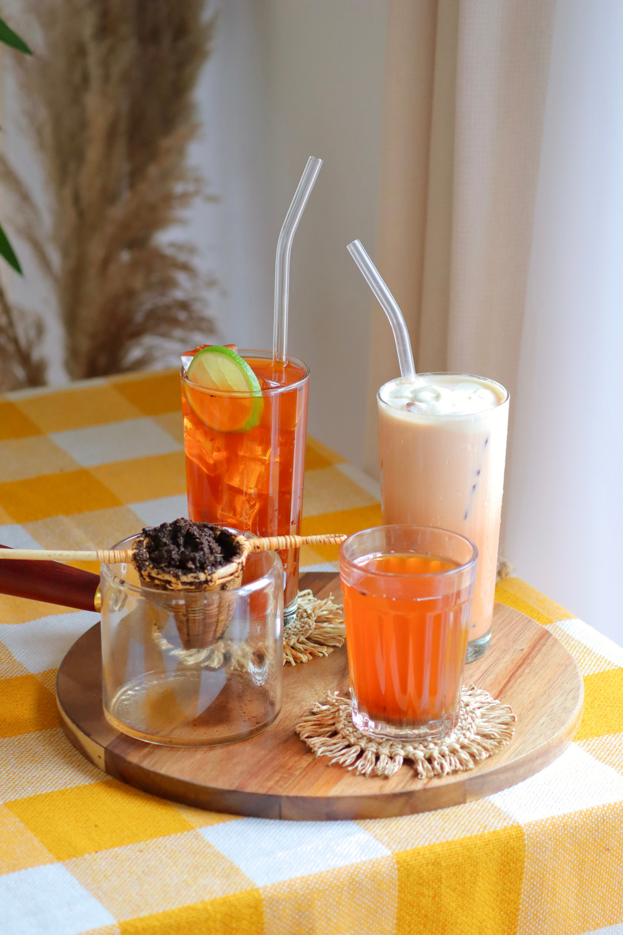 Original Thai-Milchtee Set mit Natur Rattan Teesieb