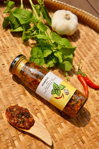 Thumbnail for Pad Krapao Kochbox in Bambuskorb mit Reis und Thai Holy Basil (10 Portionen)